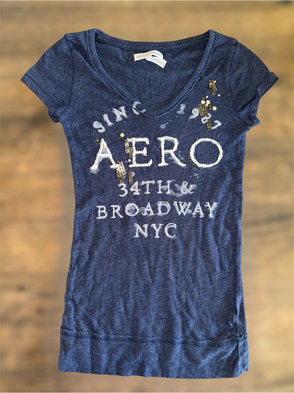 Y2K Aeropostale Navy 'AERO 34TH & BROADWAY NYC' V-Neck Tee Small